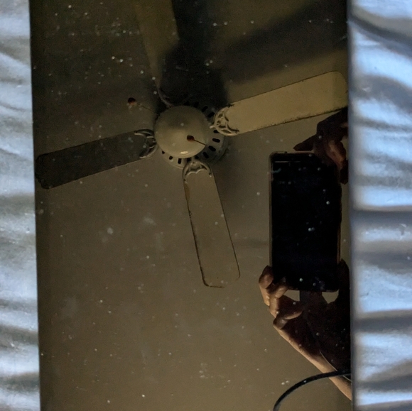 Galaxy tablet S7 5G bought in 2022 for $600 - Picture 2 of 4